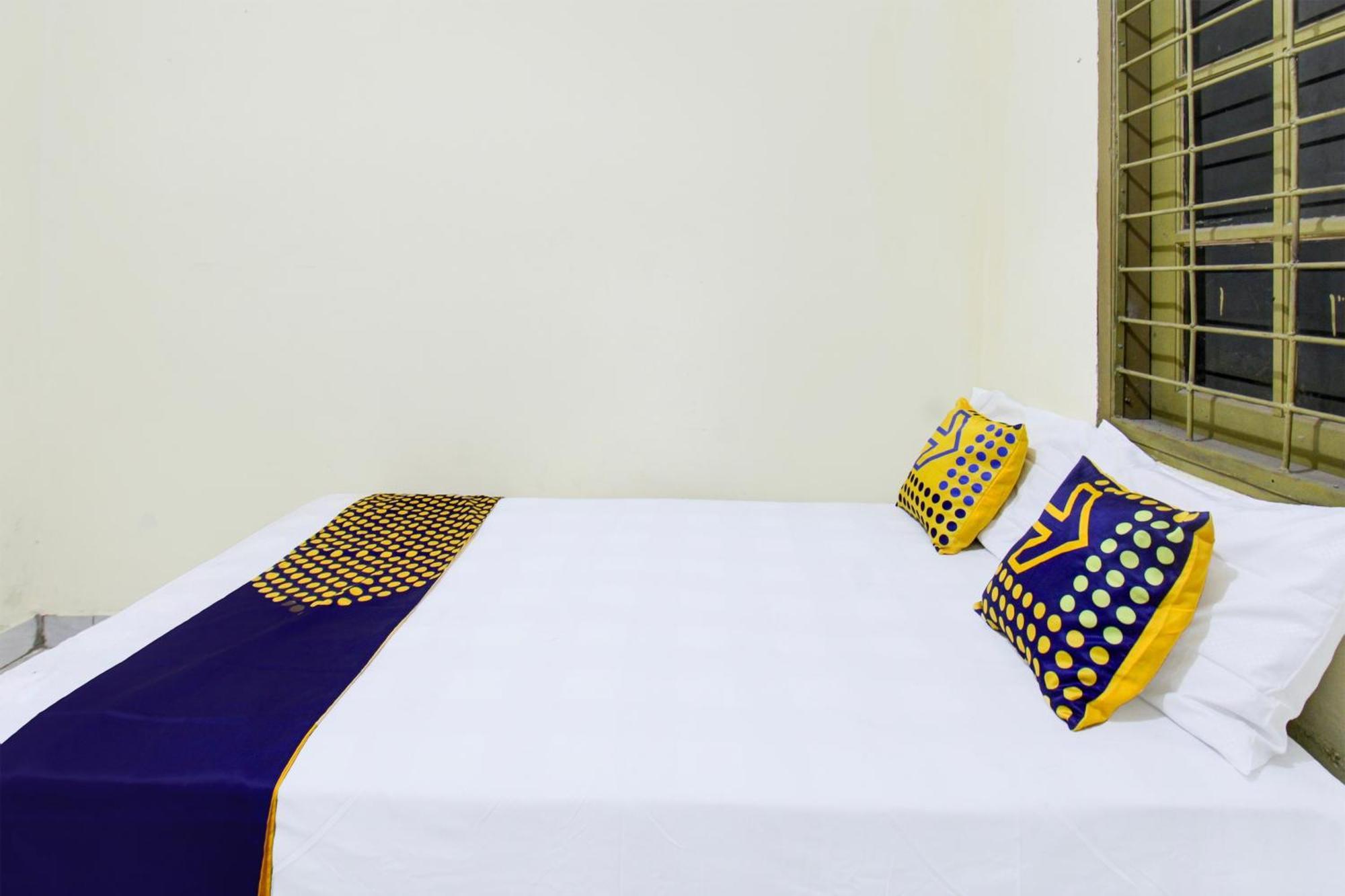 Oyo Life 93284 Kos Cendana Raya Hotel Mataram Buitenkant foto