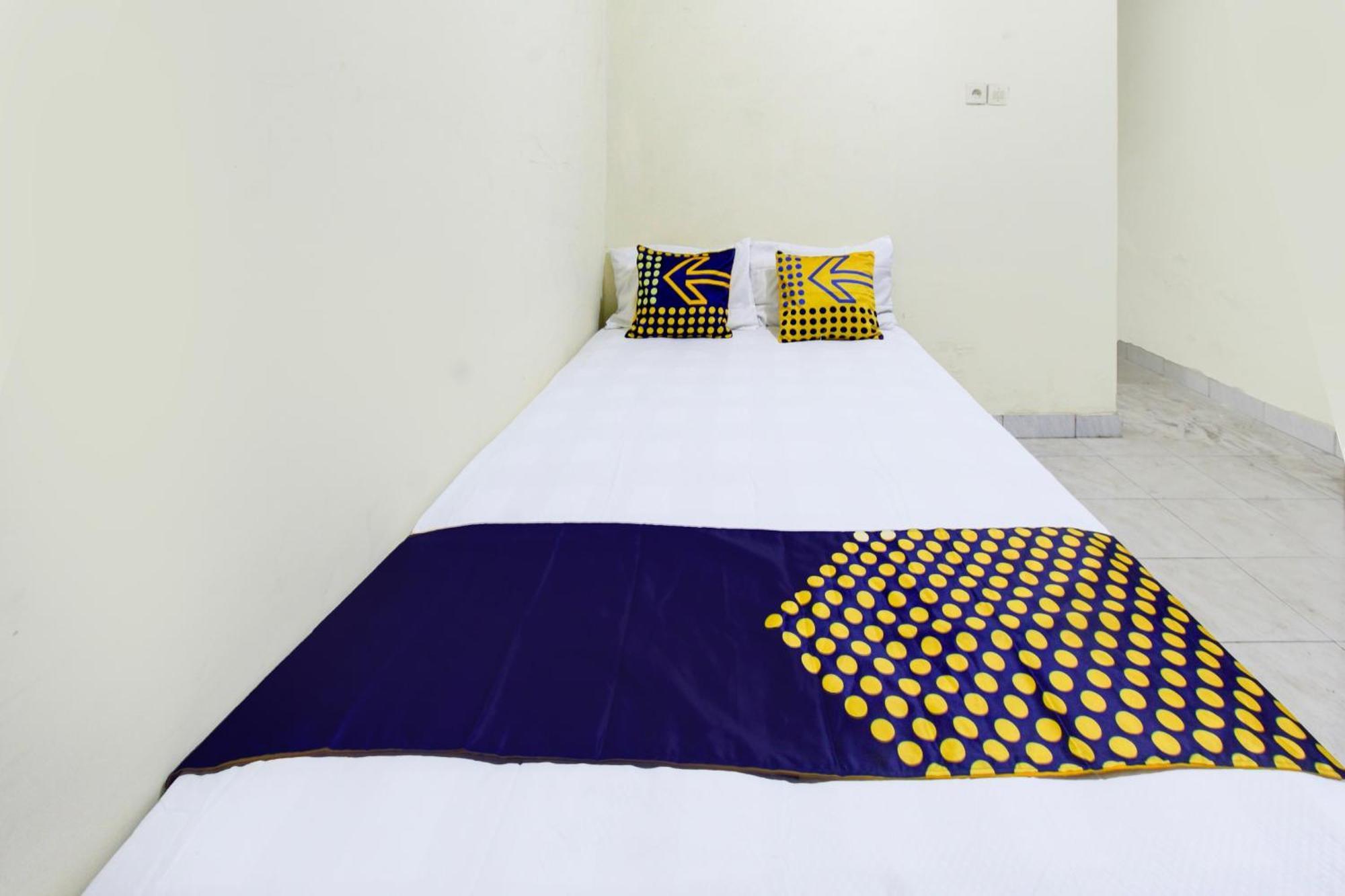 Oyo Life 93284 Kos Cendana Raya Hotel Mataram Buitenkant foto