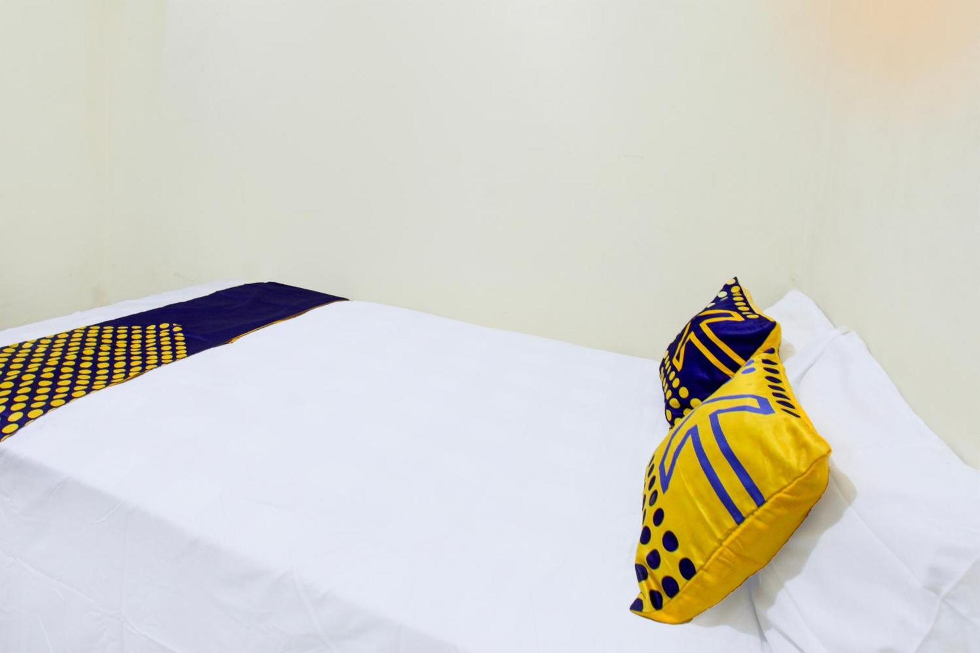 Oyo Life 93284 Kos Cendana Raya Hotel Mataram Buitenkant foto