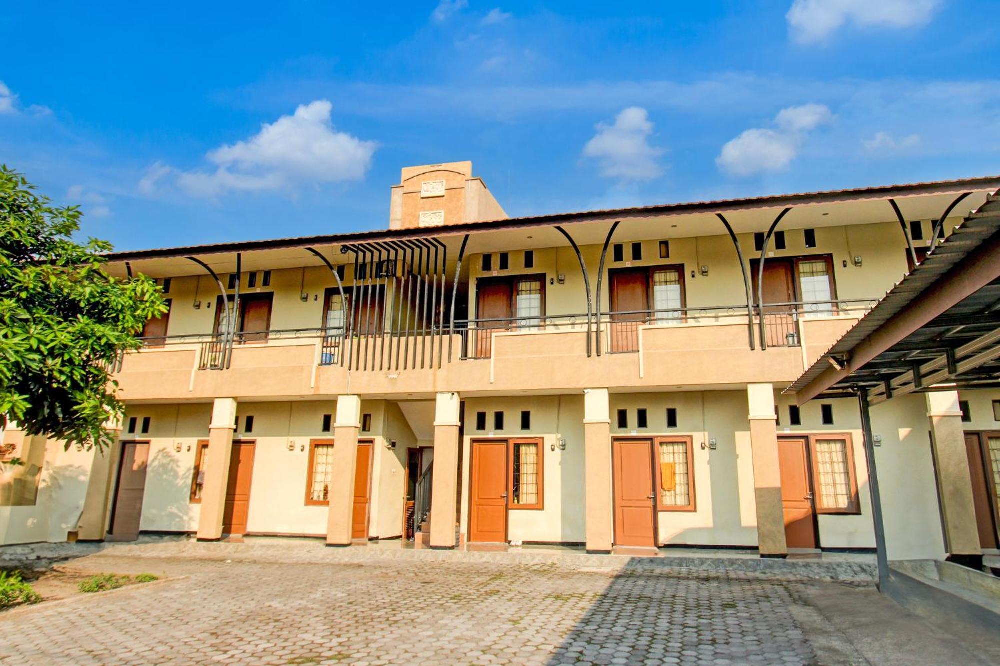 Oyo Life 93284 Kos Cendana Raya Hotel Mataram Buitenkant foto