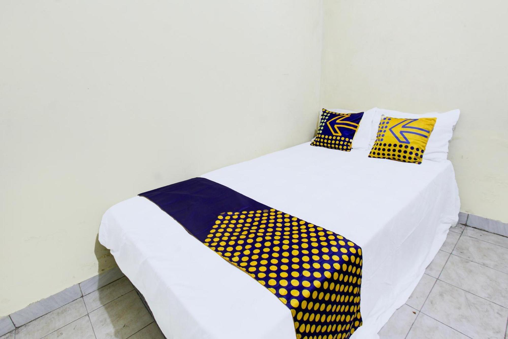Oyo Life 93284 Kos Cendana Raya Hotel Mataram Buitenkant foto