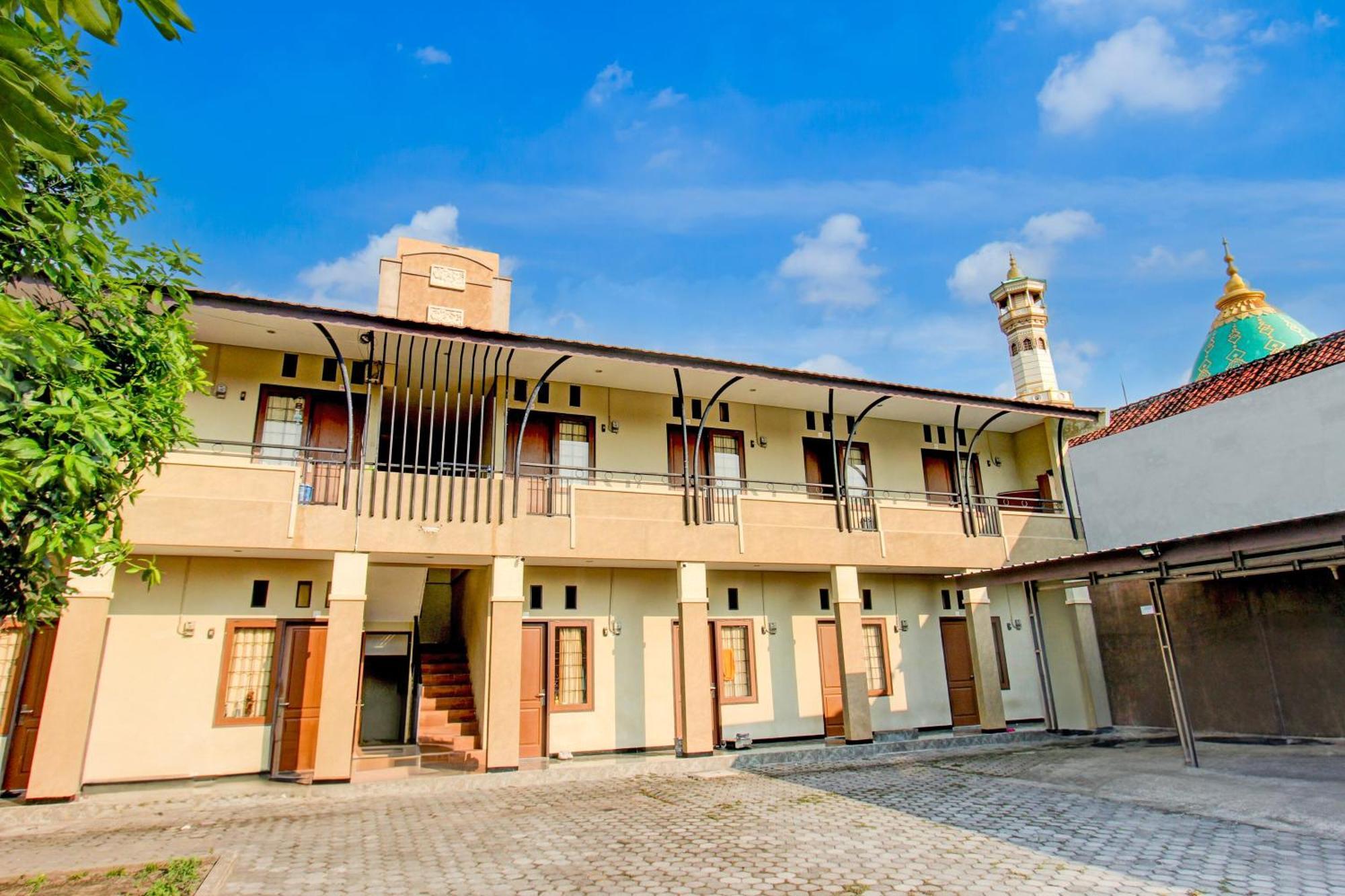 Oyo Life 93284 Kos Cendana Raya Hotel Mataram Buitenkant foto